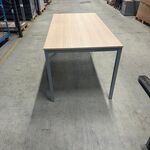 Ca. 16x Bureau en 8x vergadertafel